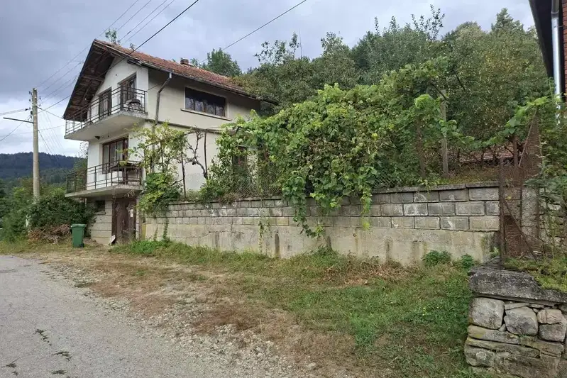House with 4 buildings in Skandaloto village, Lovech region