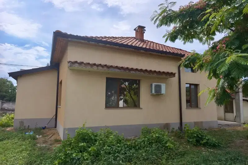 Detached house with yard in Skutare village, Plovdiv region