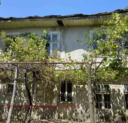 Photo 4 — 5-room house in Slaveykovo village, Gabrovo region, with yard and stone fence