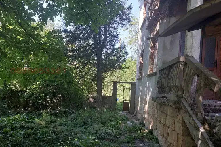 Къща с 5 стаи и двор в с. Софрониево, област Враца