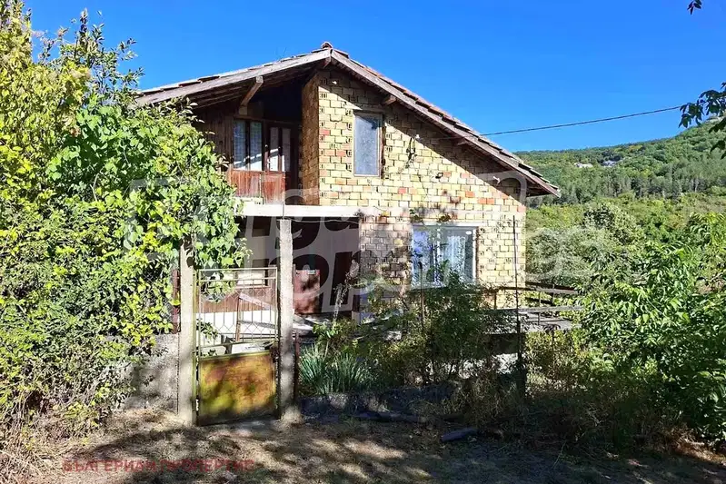 Two-storey house with yard in Srednya village, Shumen region