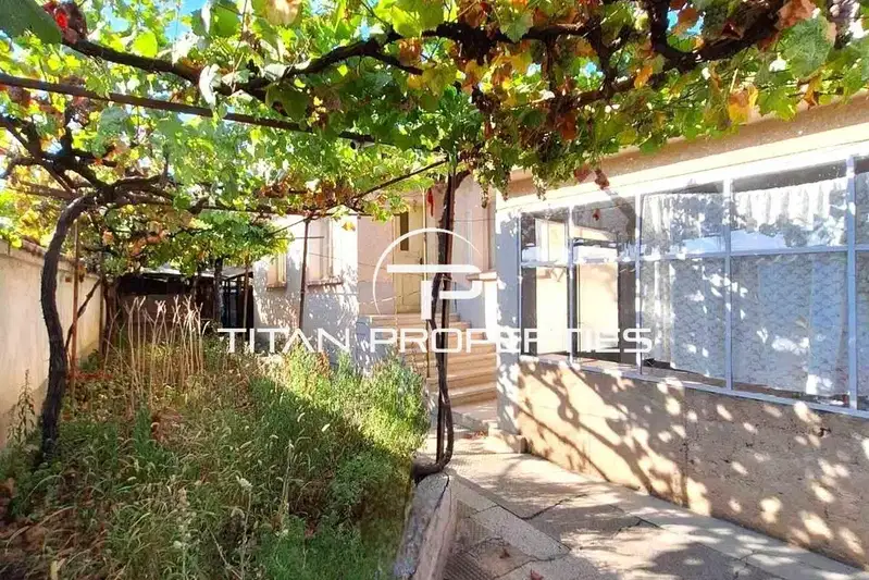 3-room house in Starosel village with large yard