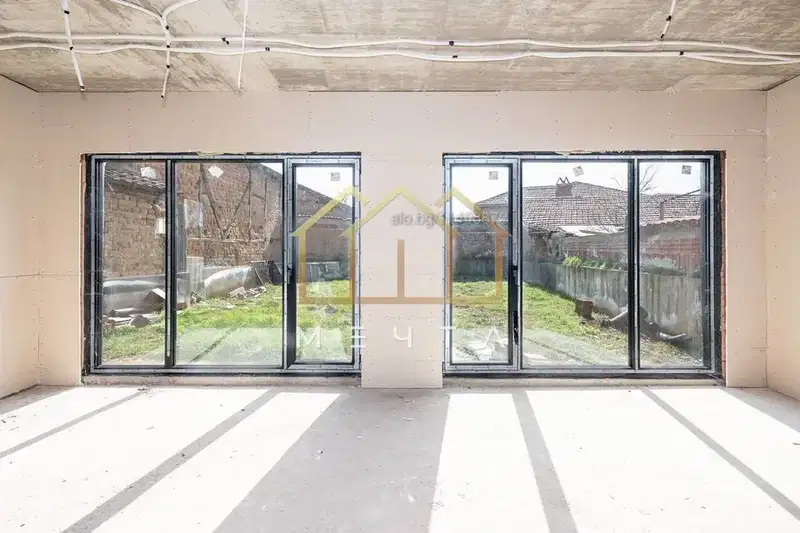 One-story house with yard in Starosel village, Plovdiv region
