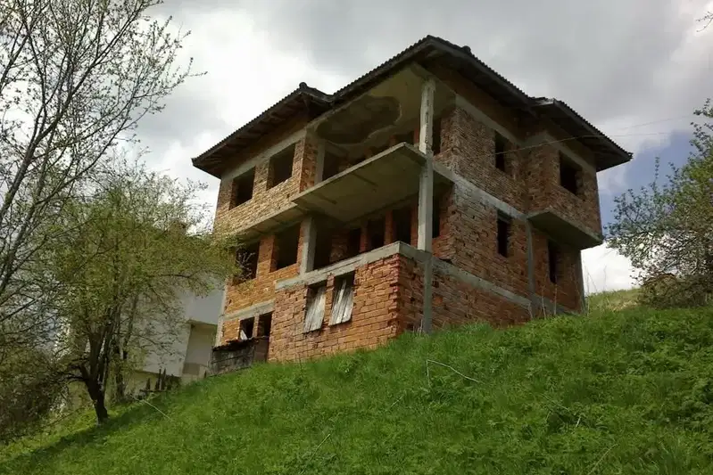 Просторна вила с 6 стаи в с. Стойките, близо до Пампорово