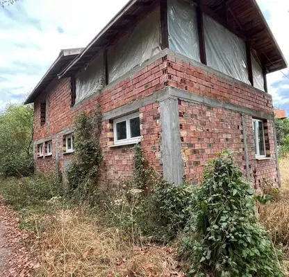 Снимка 4 — Къща с 5 стаи в с. Столник, област София, с двор и тераса