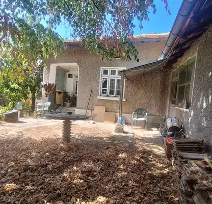 Photo 2 — House with 1300 sq m yard in Strazha village, Targovishte region
