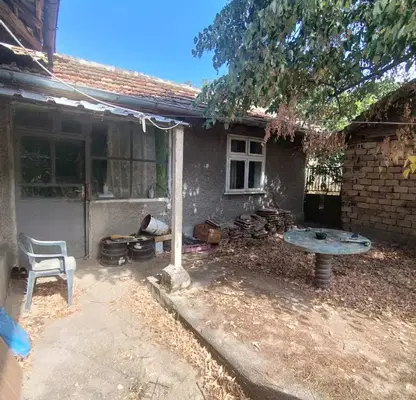 Photo 4 — House with 1300 sq m yard in Strazha village, Targovishte region