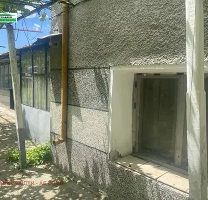 Photo 2 — House with 8 rooms and yard in Stroevo village, Plovdiv region