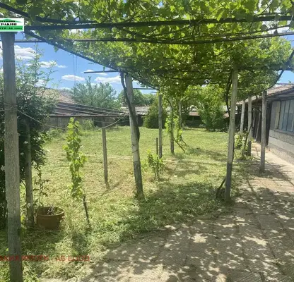 Photo 4 — House with 8 rooms and yard in Stroevo village, Plovdiv region