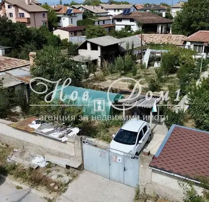 Снимка 2 — Къща с две жилища и голям двор в с. Строево, Център
