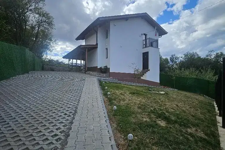 Къща с 3 стаи в с. Студена, област Перник
