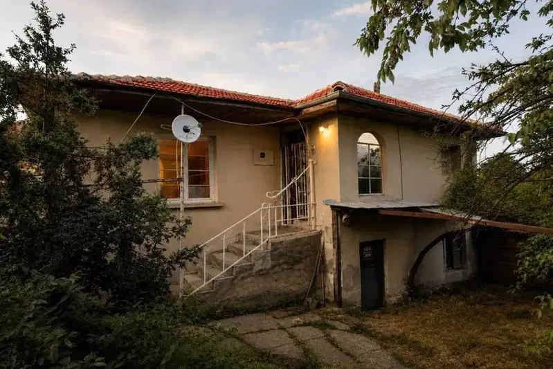 3-room house in Suhozem village, Plovdiv region with garage