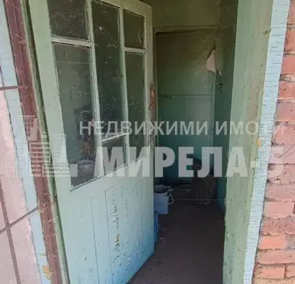Снимка 3 — Къща с 3 стаи в с. Сваленик, област Русе, с двор