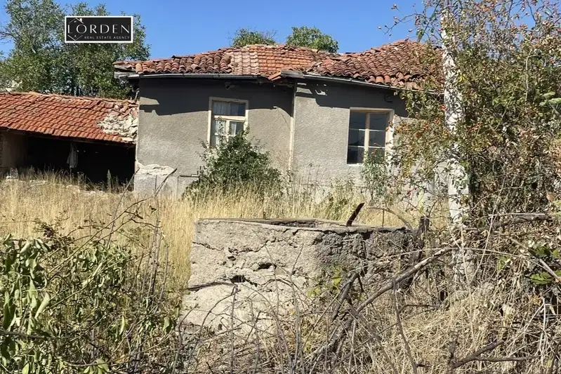 House with 2 outbuildings in Svoboda village, Pazardzhik region