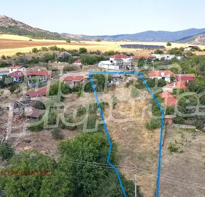 Photo 2 — House with 2 rooms and large yard in Sărnevec village, Stara Zagora region