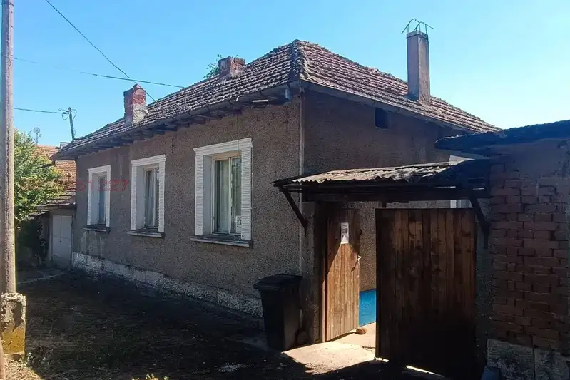 One-storey house with garage in Tetovo village, Ruse region