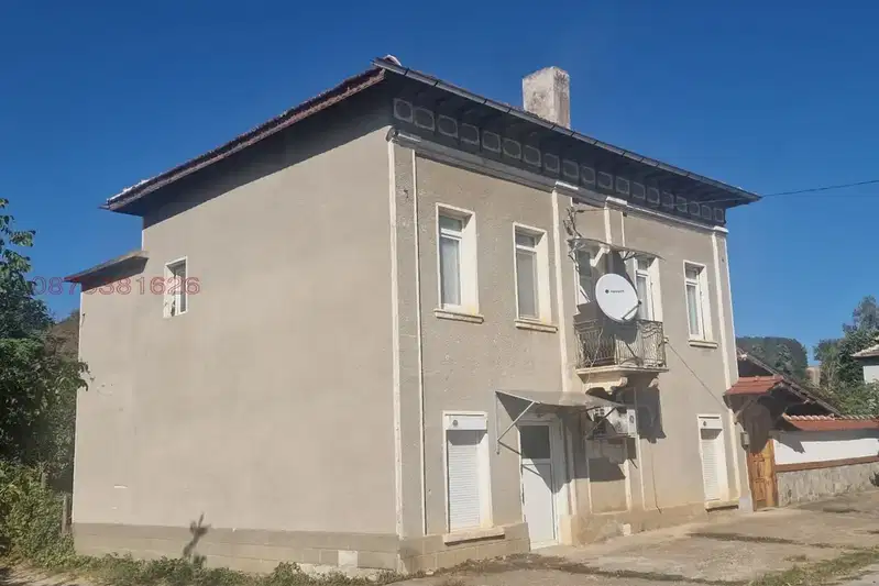 House 156 sq m in Tsishevitsa village with yard and two entrances
