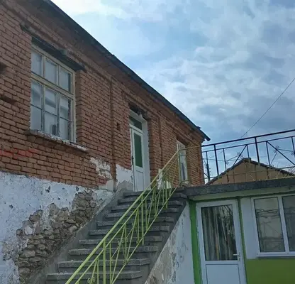 Снимка 2 — Двуетажна къща с 5 стаи в центъра на с. Тополово
