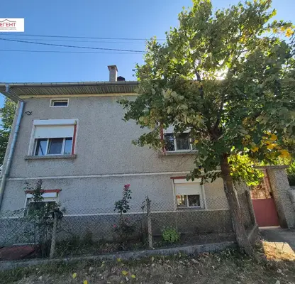 Снимка 2 — Къща с 2 стаи в с. Търхово, област Габрово с голям двор