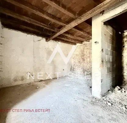 Снимка 4 — Къща с 8 спални в с. Устина, област Пловдив с голям двор