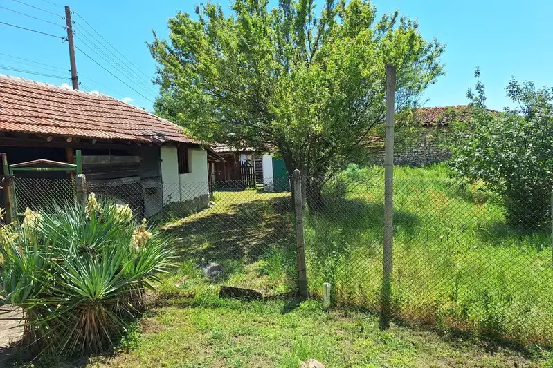 House with large yard in Vasil Levski village, Plovdiv region
