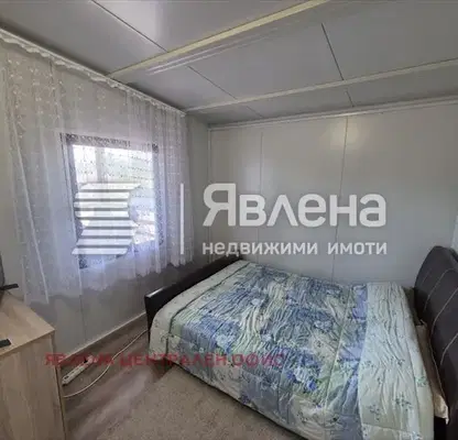 Снимка 5 — Къща с 3 стаи в с. Велковци, област Перник с голям двор