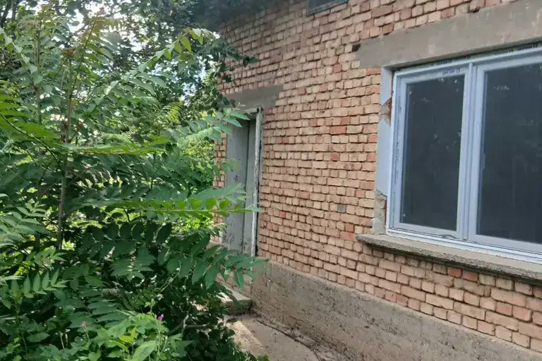 Къща с 3 стаи в с. Въбел, област Плевен с голям двор