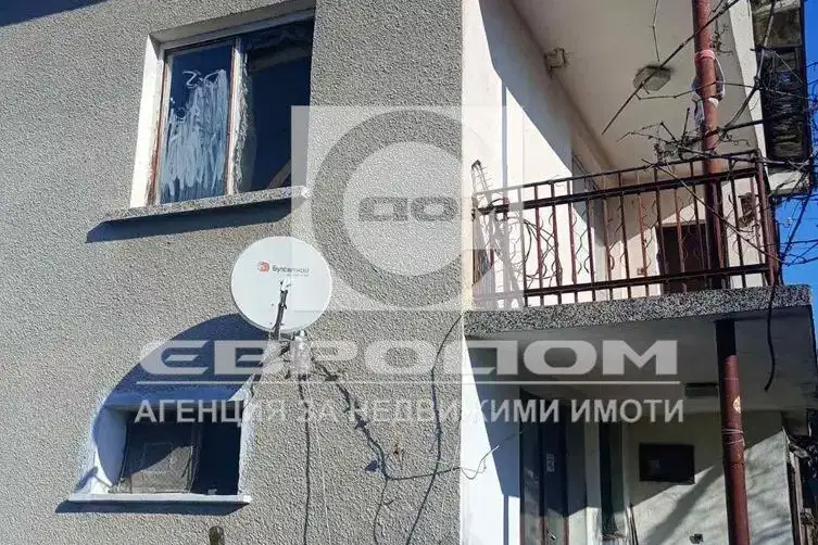 Къща с 5 стаи в с. Ягода, област Стара Загора с гараж