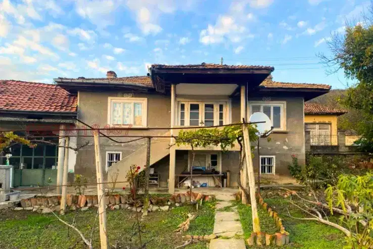 House with 14 rooms in Yankovo village, Shumen region