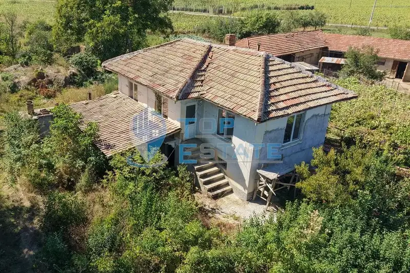 3-room house in Yantra village, Veliko Tarnovo region with well