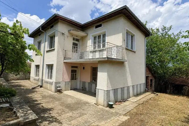 Two-storey house with 4 rooms in Yavorovo village, Stara Zagora region