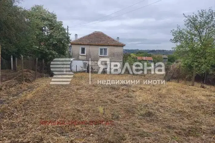 Двуетажна къща с 4 стаи и голям двор в с. Зидарово, обл. Бургас