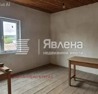 Снимка 2 — Двуетажна къща с 4 стаи и голям двор в с. Зидарово, обл. Бургас