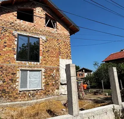 Снимка 2 — Двуетажна къща с двор в с. Златитрап, област Пловдив