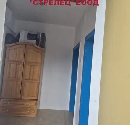 Снимка 2 — Къща с 2 стаи в с. Златия, област Добрич с гараж и двор