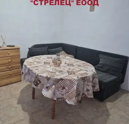 Снимка 4 — Къща с 2 стаи в с. Златия, област Добрич с гараж и двор