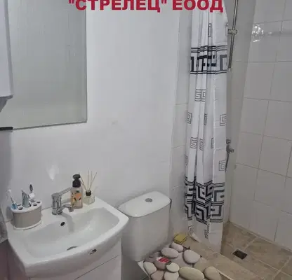 Снимка 5 — Къща с 2 стаи в с. Златия, област Добрич с гараж и двор