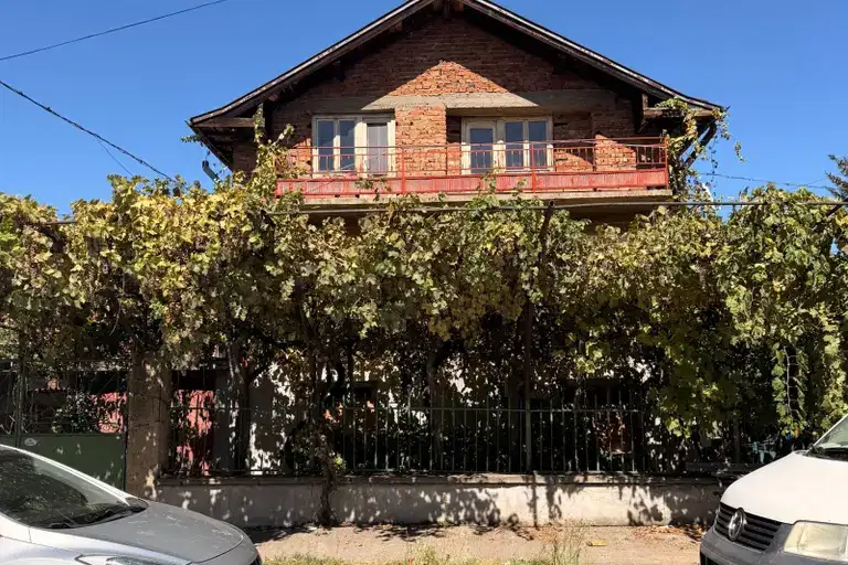 Three-storey house with yard in Septemvri, Pazardzhik region