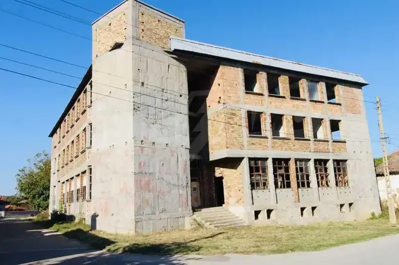 Four-storey administrative building in Sevlievo with large floor area