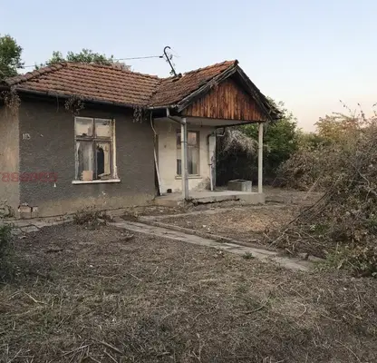 Снимка 2 — Къща с двор в гр. Севлиево, област Габрово, нужда от ремонт