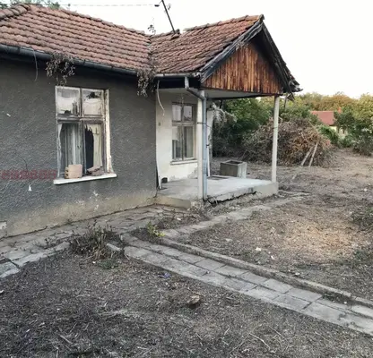 Снимка 3 — Къща с двор в гр. Севлиево, област Габрово, нужда от ремонт