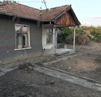 Снимка 4 — Къща с двор в гр. Севлиево, област Габрово, нужда от ремонт