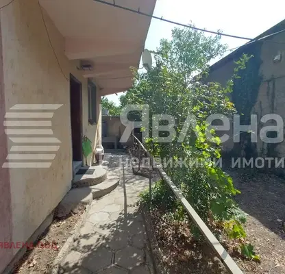Снимка 2 — Двуетажна къща с гараж в Ново село, Сливен