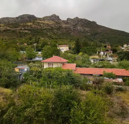 Photo 5 — 2-room house in Sliven, corner plot and veranda