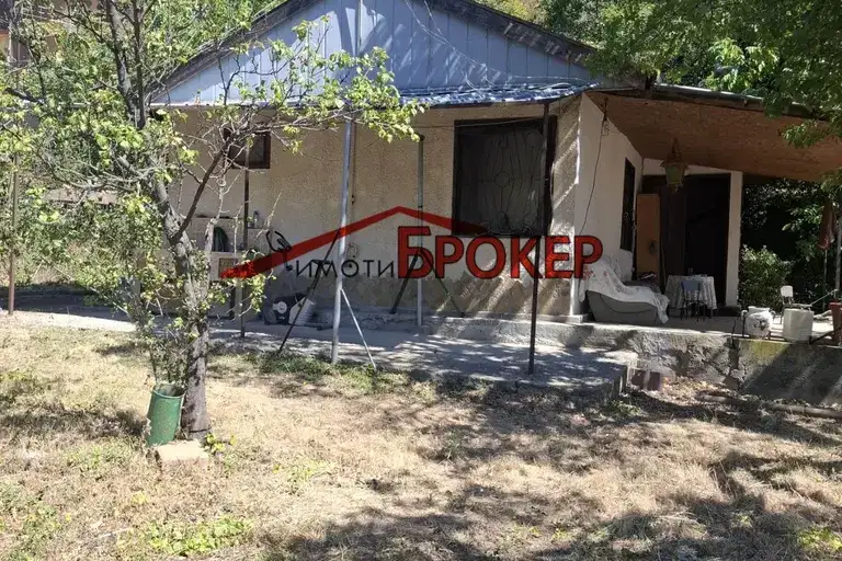 Къща с 3 стаи в Сливен, м. Селището с две веранди