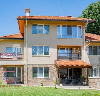 Photo 2 — Three-storey house with 4 bedrooms in Boyana with shared yard