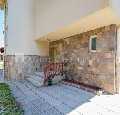 Photo 3 — Three-storey house with 4 bedrooms in Boyana with shared yard