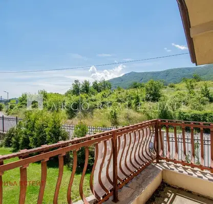 Photo 5 — Three-storey house with 4 bedrooms in Boyana with shared yard