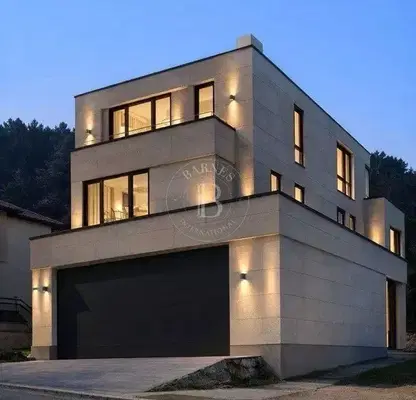 Photo 2 — Spacious three-storey house with garage in Boyana, Sofia