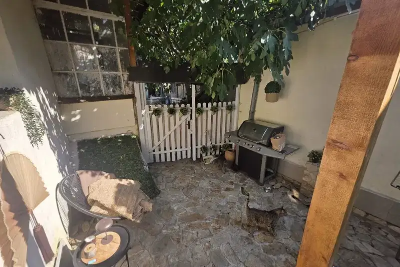 House in Sofia, Centyr